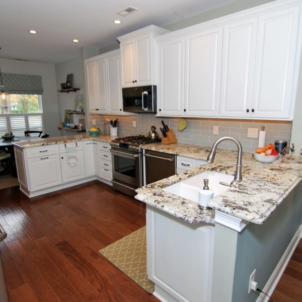 Lake House Kitchen Alaska White | Marlton NJ | Distinctive Interior Designs