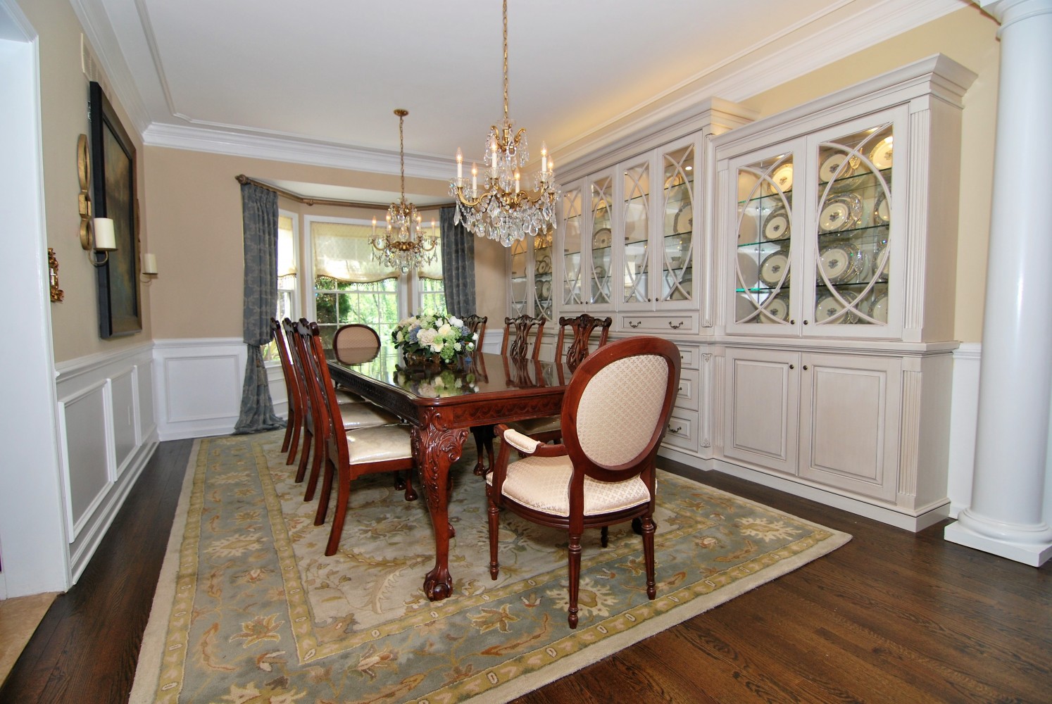 Elengant dining room with builtin | Montgomery NJ | Distinctive Interior Designs
