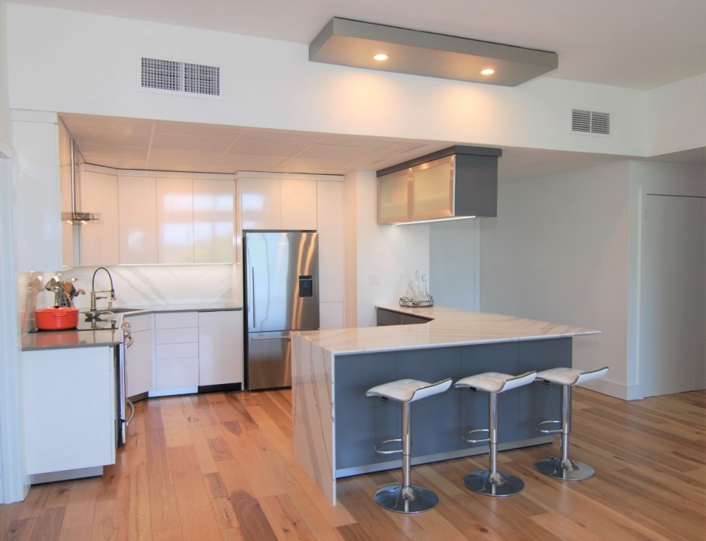 Modern High Gloss Condo Kitchen | Distinctive Interior Designs | Princeton NJ
