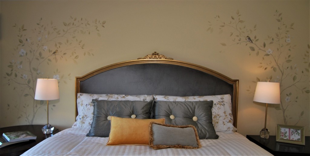 Hooker Furniture Antoinette Gilded Upholstered Bed 1586-90253-GLD1