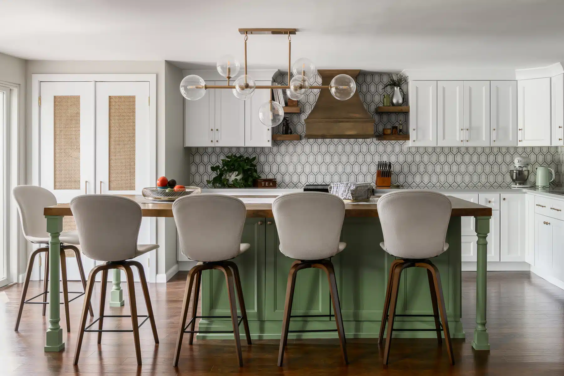 Moorestown, New Jersey Kitchen renovation, hidden laundry after reno